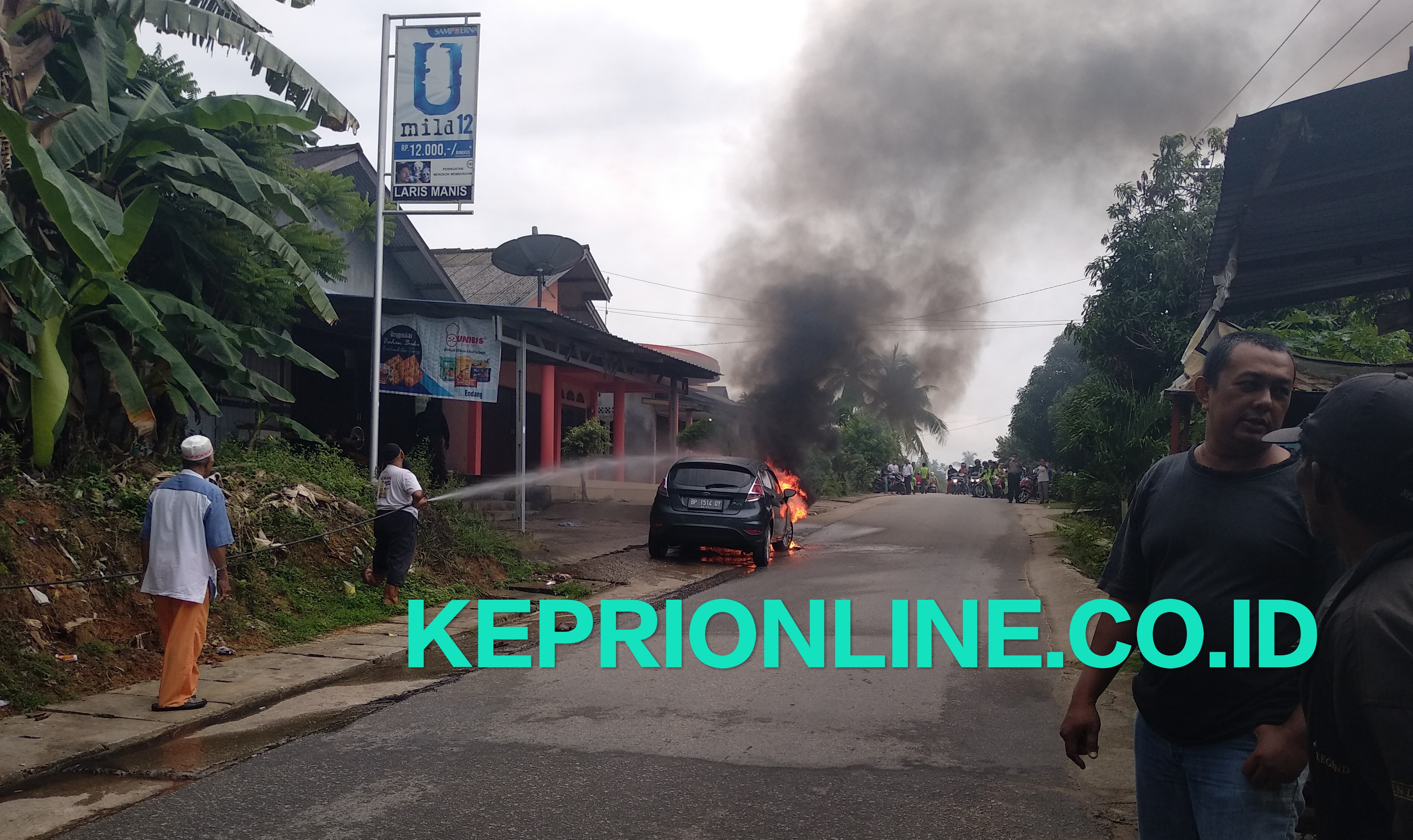 Breaking News ! Mobil Mini Bus Terbakar di Kampung Harapan