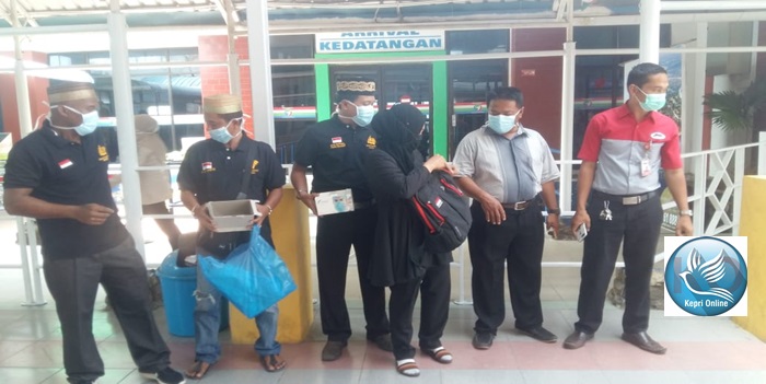 Antisipasi Virus Corona, Pemuda Bugis Karimun Bagi Masker