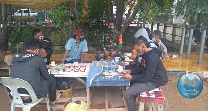 Musim Hujan, Serda Efendi Himbau Warga Jaga Kebersihan Lingkungan