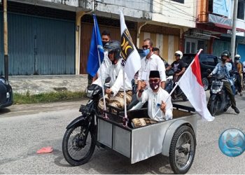 Ing Iskandar – Anwar Abu Bakar Naik Motor Becak Menuju KPU, Ini Sosok Pilihan Rakyat