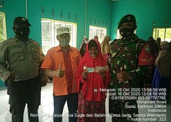 TNI Bantu Kawal Penyerahan BLT dan Sosialisasi Gas Elpiji di Durai Karimun