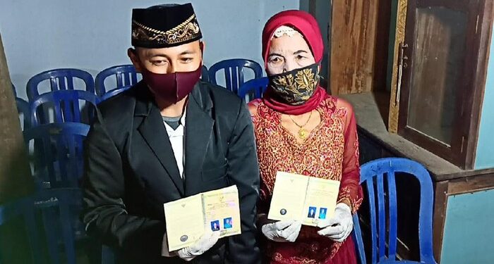 Wow, Dinikahi Duda Usia 29, Nenek Yainem Senang dan Bahagia Kini Tak Sendiri Lagi