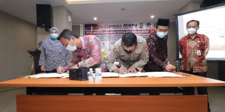 Gugus Tugas Covid 19 Pengawasan Kampanye Tanda Tangani MoU