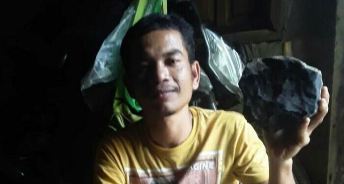 Kisah Josua yang Viral, Rumah Tertimpa Batu yang Diduga Meteor hingga Dapat Uang Rp 200 Juta