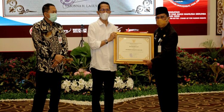 Batam Terima Penghargaan Kota Peduli HAM