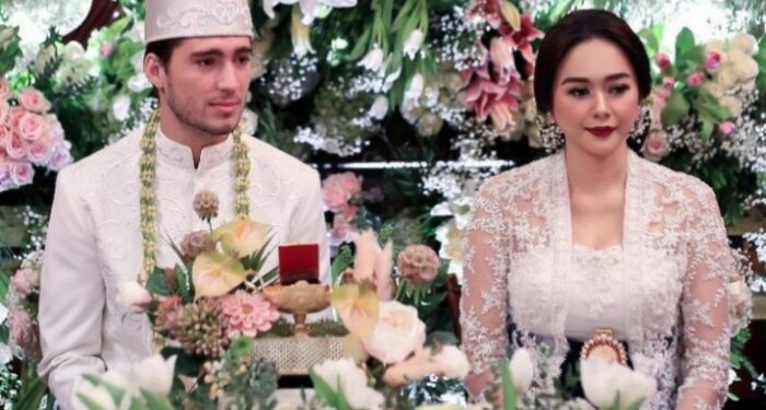 4 Pengakuan Aura Kasih Tentang Perceraiannya dengan Eryck Amaral