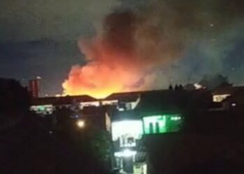 Asrama Mako Brimob Kelapa Dua Terbakar, Water Cannon dan Mobil Damkar Padamkan Api