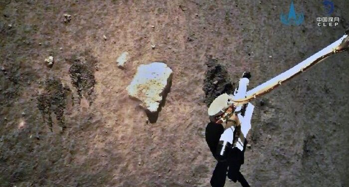 Bawa Batu dari Bulan, Pesawat Antariksa China Tiba di Bumi