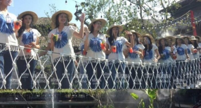 Jembatan Ambruk, 30 Finalis Miss Thailand Tercebur ke Kolam Saat Sesi Foto
