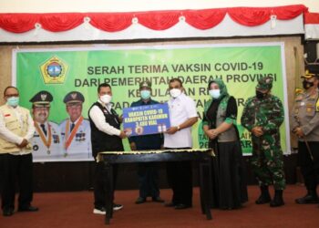 Arif Serahkan 3.480 Vial Vaksin Kepada Pemkab Karimun