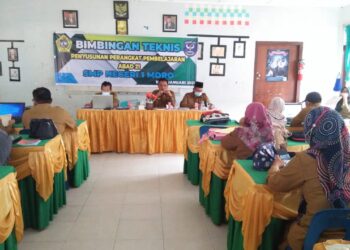 Kembangkan Mutu Pendidikan, SMPN 01 Moro Melakukan Bimtek Penyusunan Pembelajaran Abad 21