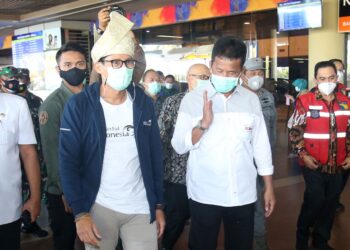Di Depan Rudi, Sandiaga Puji Penerapan Prokes Bandara Hang Nadim