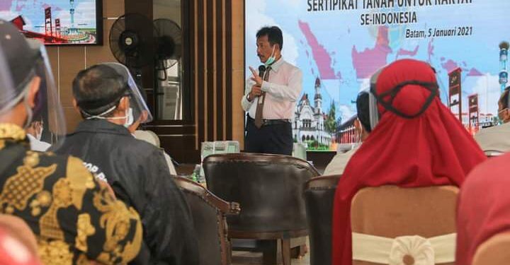 1.387 Warga Batam Terima Sertifikat Tanah