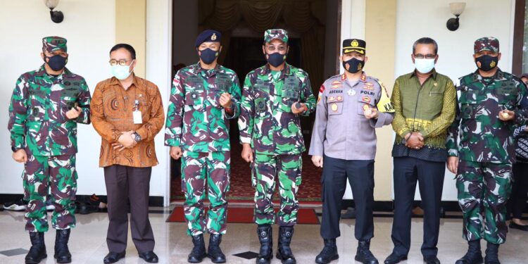 Kapolres Karimun Bersama Forkopimda Sambut Kedatangan Kunker Danlantamal IV