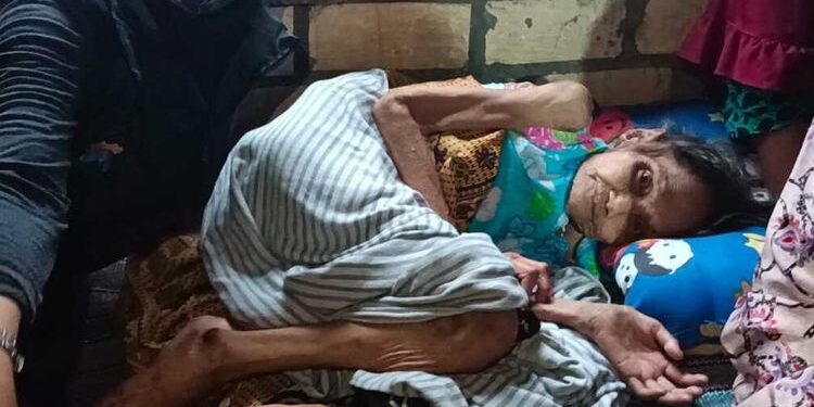 Kisah Nenek 80 Tahun yang Hidup Seorang Diri
