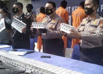Bawa Ratusan Ribu Rokok Ilegal, Oknum ASN dan Dua Rekan Dibekuk di Inhil