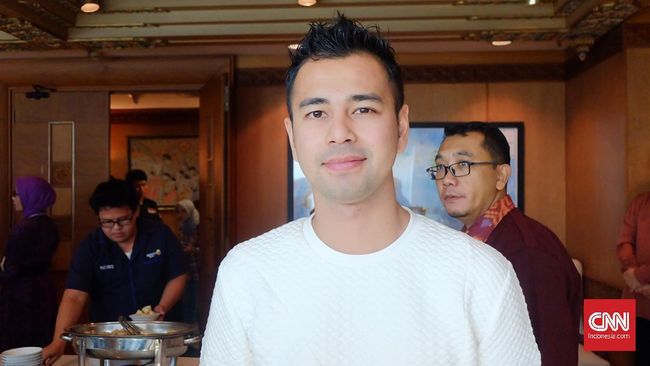 Raffi Ahmad Ikut Divaksin Covid-19 Bareng Jokowi di Istana