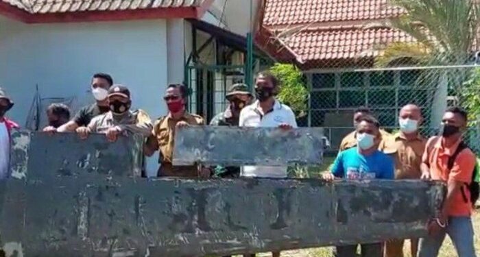 Warga Bintan Kepri Temukan Benda Diduga Serpihan Sayap Pesawat