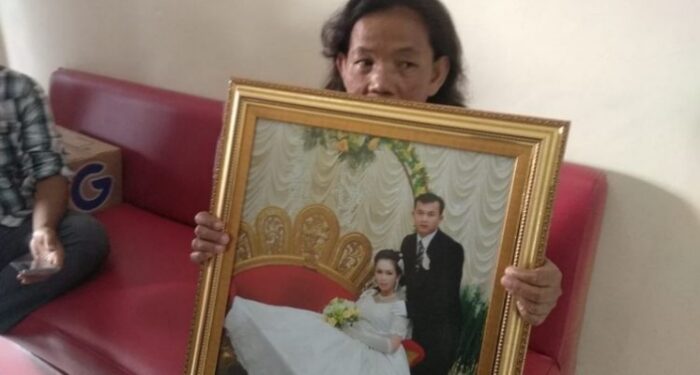 Kado yang Tak Pernah Sampai dari Penumpang Sriwijaya Air untuk Sang Suami