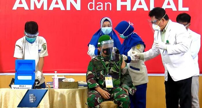 Penyuntikan Vaksin Corona di Riau Dimulai, Danrem Disuntik Pertama