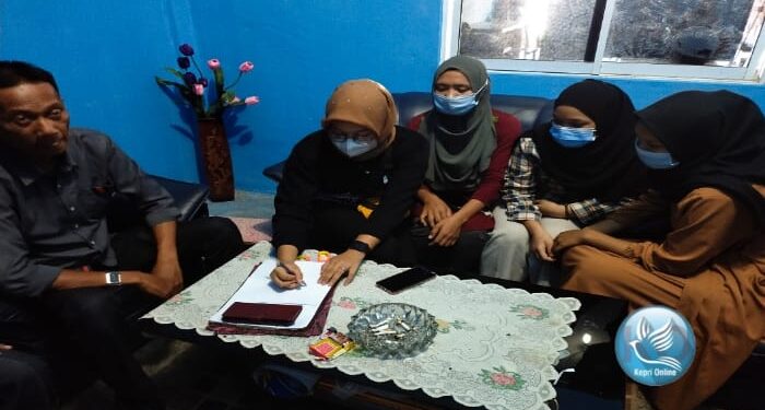Dipecat ! Empat Karyawan IMM Datangi Patron Karimun