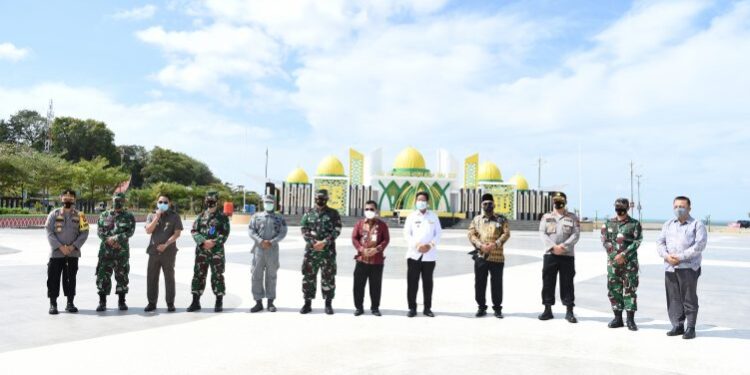 Isdianto Resmikan Kawasan Pesisir Pantai Gurindam 1