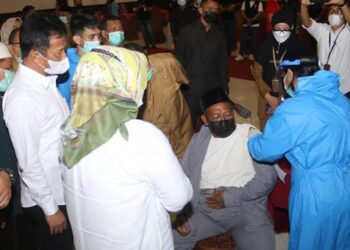 1.760 Imam Masjid dan Mubalig Divaksin Covid-19