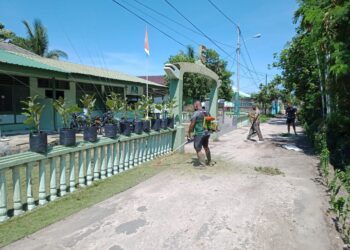 Anggota Koramil 02 Moro lakukan kerja bakti Goro bersama