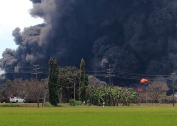 Ngeri! Hingga Selasa Pagi, Kebakaran Kilang Minyak Balongan Tak Juga Padam
