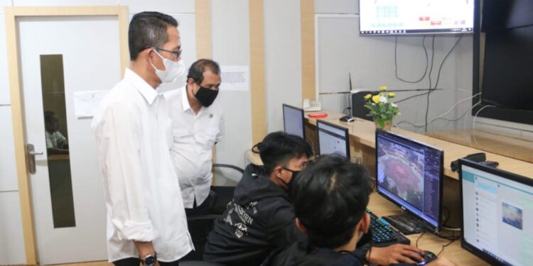 CCTv Kominfo Batam Rekam Oknum Sengaja Matikan PJU Sei Ladi