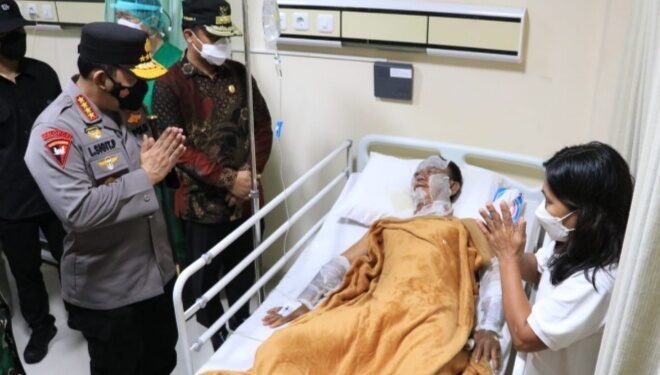 Kapolri bersama Panglima TNI kunjungi korban ledakan bom Gereja Katedral Makassar