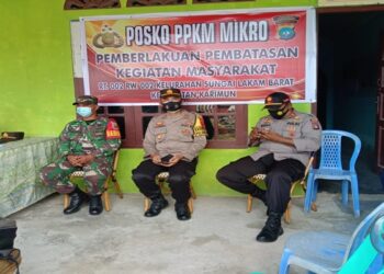 TNI Bersama Polisi Hadiri Peresmian Posko PPKM