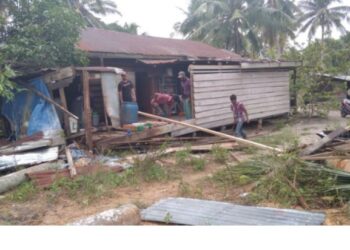 Angin Kencang, Robohkan Rumah Janda Beranak Empat