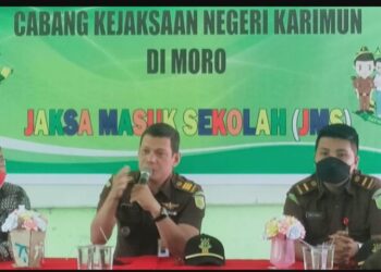 Kacabjari Moro Lakukan Penyuluhan Hukum di SMK Negeri 01 Moro
