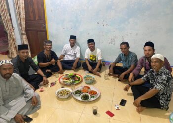 Minggu Pertama di Bulan Ramadhan, Plt.Kadis Perkim Lingga Berbuka Puasa Bersama Masyarakat Desa Pekake