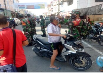 Guna Cegah Penyebaran Virus Covid-19, TNI Bagi Masker Gratis