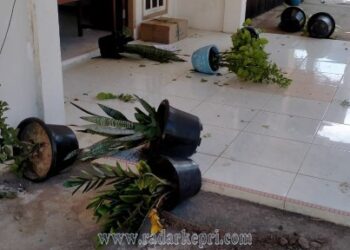 Oknum PNS Mengamuk dan Merusak Kantor Camat Kute Siantan