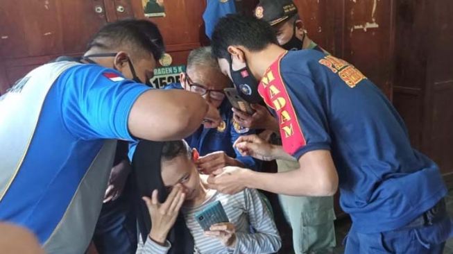 Kisah Anggota Damkar Berjibaku Lepaskan Anting Wanita Muda