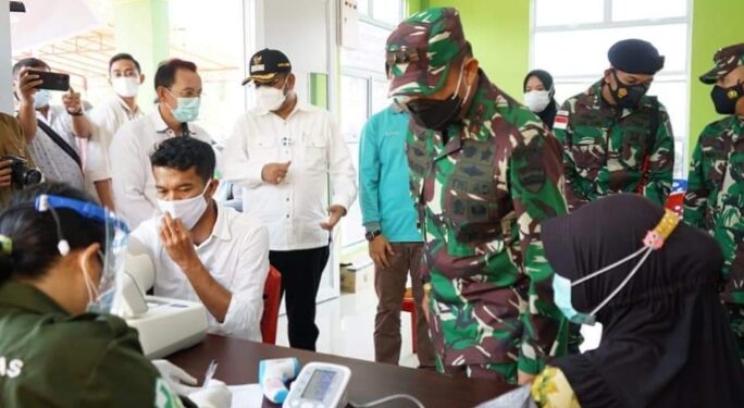 Bupati Karimun dan Pangdam I/BB Tinjau Vaksinasi di Karimun