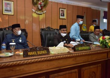 Rapat Bupati Pengumuman Pemberhentian Bupati Karimun