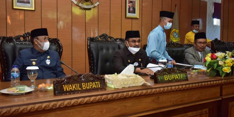 Rapat Bupati Pengumuman Pemberhentian Bupati Karimun