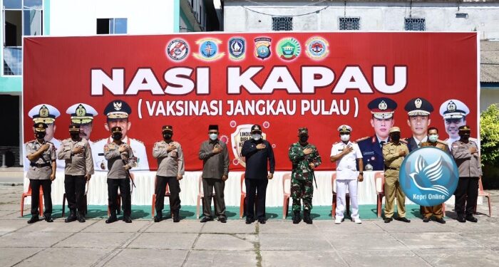Rombongan Kapolda Kepri bersama Kapolres Karimun Tinjau Program “Nasi Kapau” Vaksinasi Jangkau Pulau