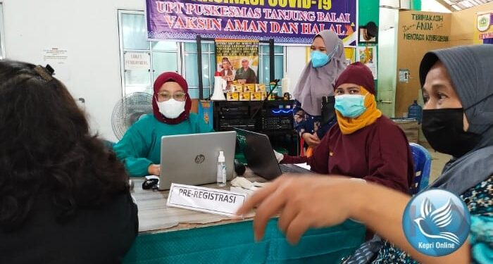 Kepala Puskesmas Karimun Surawan, Cukup Bawa KTP Masyarakat Bisa Ikuti Vaksin di Pasar Maimun