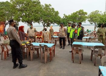  TNI AD Bersama Tim Sosialisasikan Surat Edaran Bupati Karimun dan Disiplin Protokol Kesehatan Covid-19 di Kelurahan Teluk Air