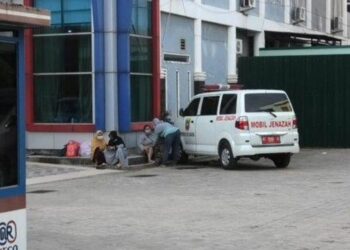 Ditolak 5 RS, Wanita Ini Minta Ambulans Bawa Kakaknya Ke Kantor Gubernur Kaltim