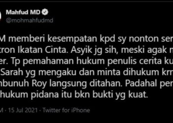 Keasyikan Nonton Sinetron Selama PPKM, Mahfud MD Dicibir Warganet