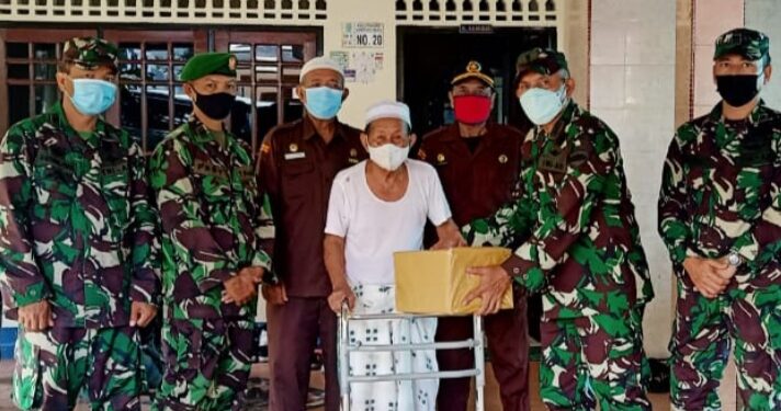 Di Era Pandemi Covid 19 dan Keterbatasan, Minvet 1/26 Tanjungpinang Mengunjungi dan Menyerahkan Bingkisan Sembako Kepada Veteran Dwikora Kamidjo