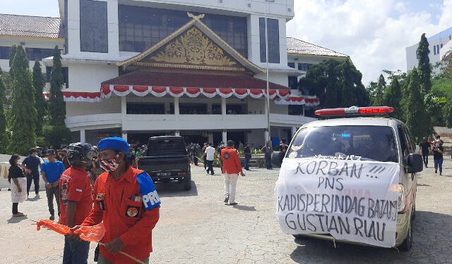 Jenazah Pedagang Pasar Induk Jodoh Diarak ke Kantor Pemko Batam