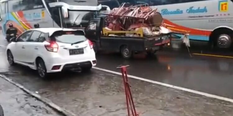 Potong Jalur, Mobil Pickup L300 Hadang Bus Rosalia Indah