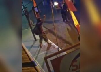 Detik-detik Terduga Teroris Diamuk Massa di Tengah Kota Poso